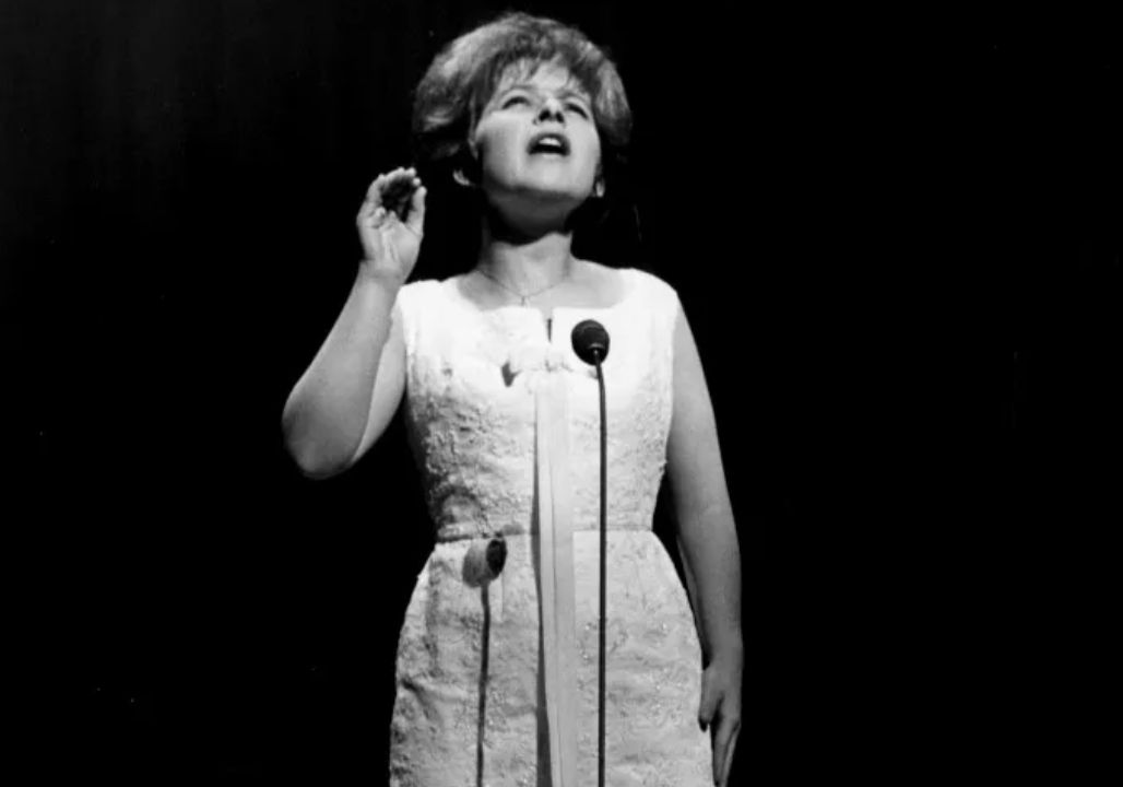 Brenda Lee Rockin' Around the Christmas Tree OldiesButGoodies