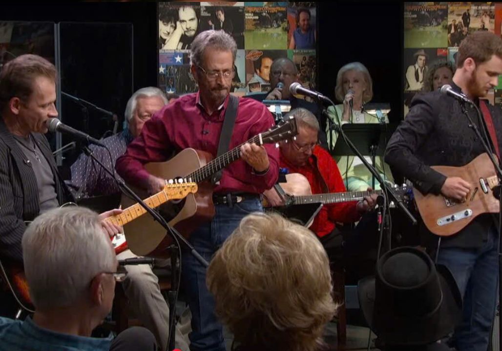 In a heartfelt tribute on Country’s Family Reunion, Merle Haggard’s ...